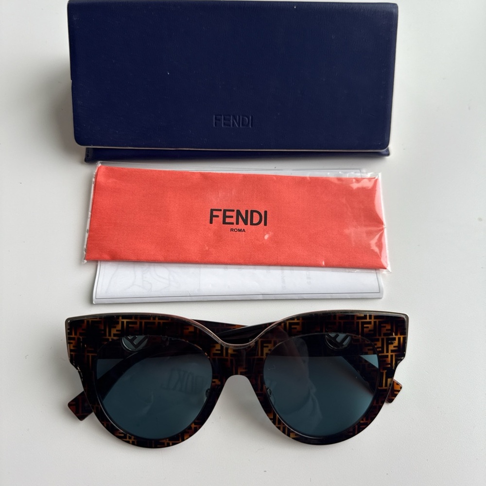 Fendi Women's Tortoiseshell Pattern Sunglasses - image 1